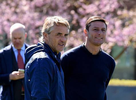 Javier Zanetti con Mancini alla Pinetina