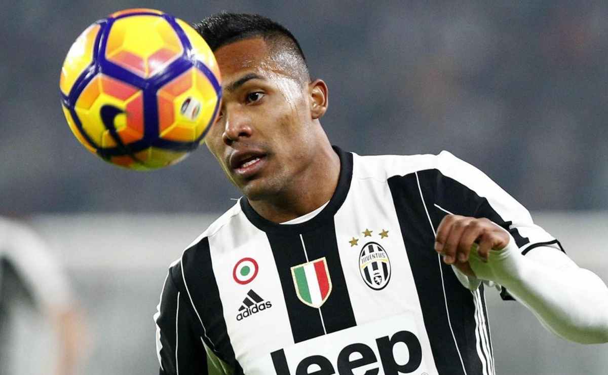 Juve pronta a rinnovare Alex Sandro