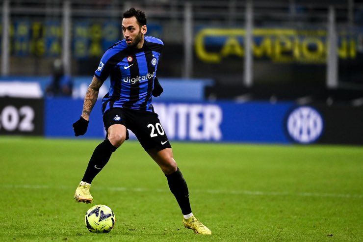 Calhanoglu spinge Bayindir all'Inter