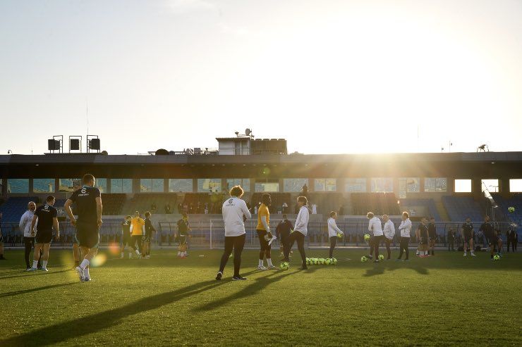 Bisseck sbarca a Milano, ora visite mediche e firma prima della messa in campo