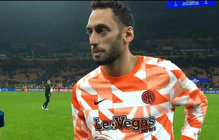 Calhanoglu alla fine di Inter-Salisburgo