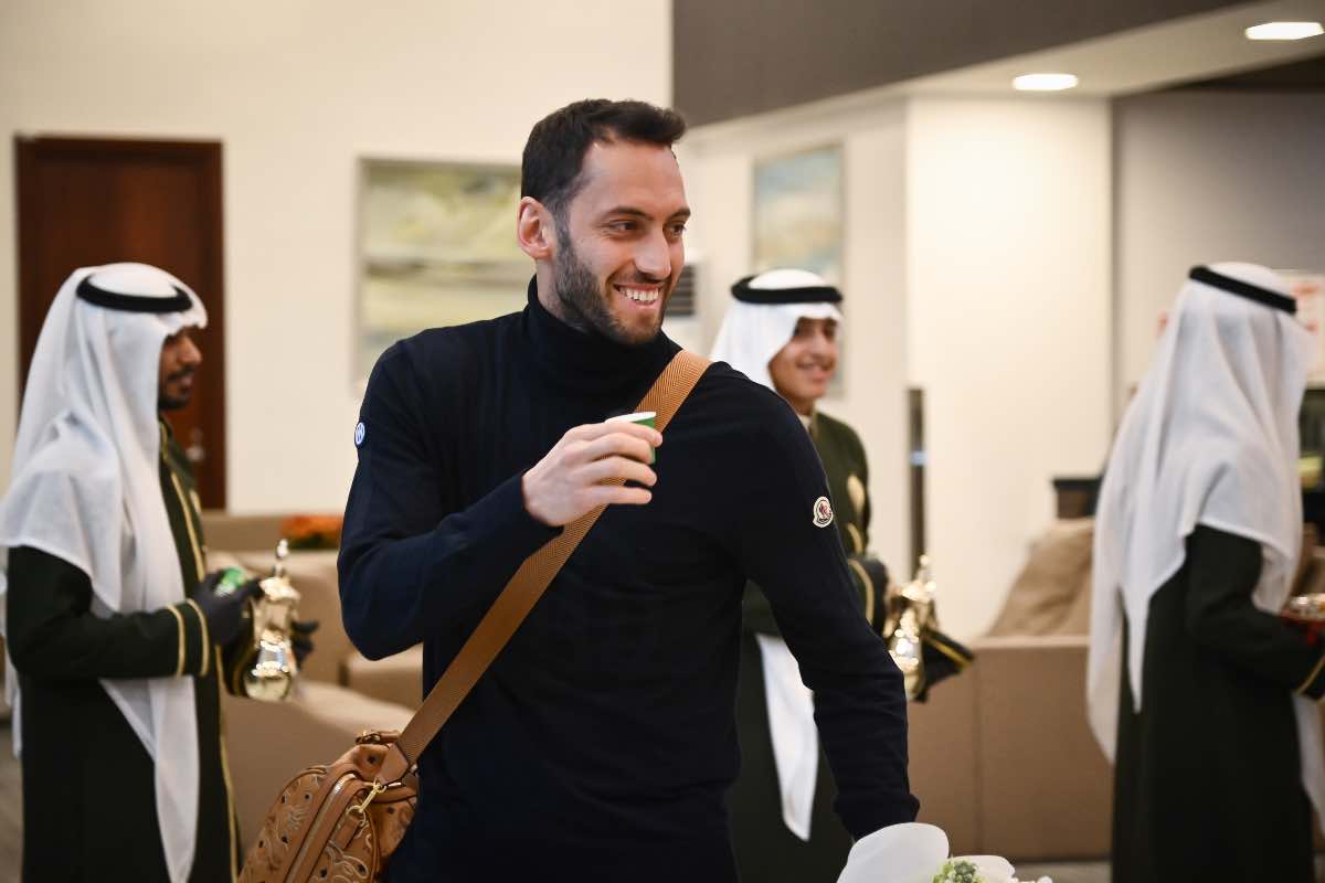 Calhanoglu, offerte dall'Arabia in estate