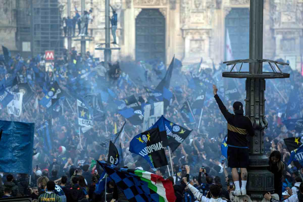 Tifosi stupiti dall'annuncio sul quarto attaccante