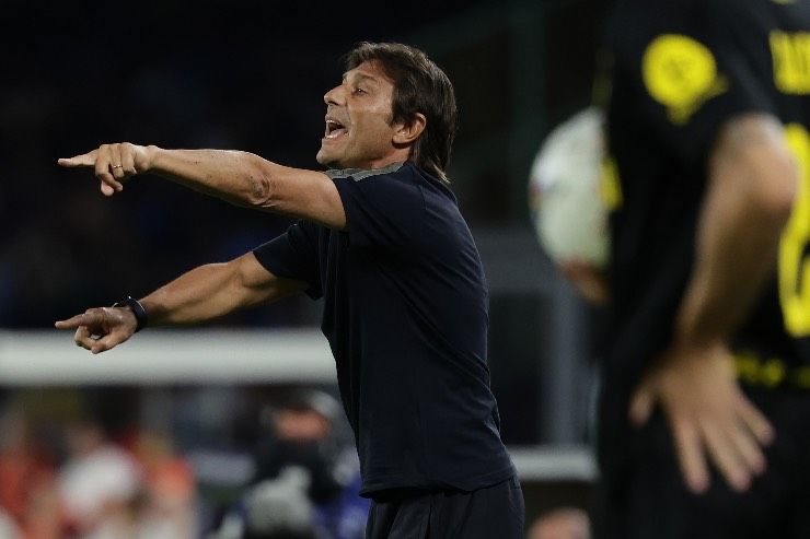 Conte mette pressione al Napoli, lotta aperta con l'inter