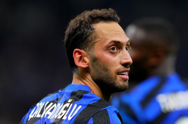 Il post pre-derby di Calhanoglu ha mandato su tutte le furie i tifosi del MIlan