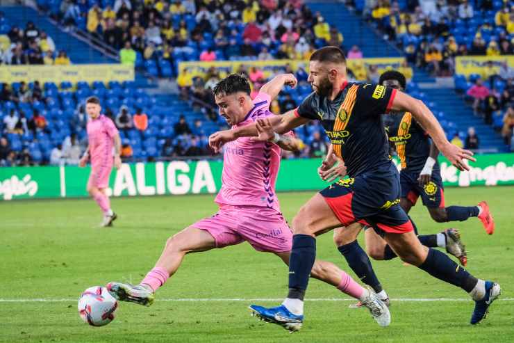 Alberto Moleiro con la maglia del Las Palmas