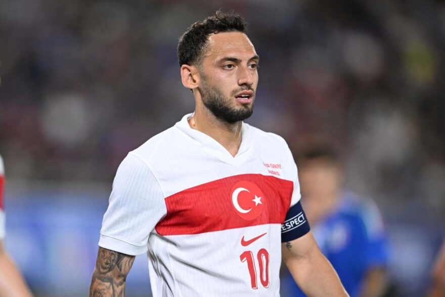 Hakan Calhanoglu con la Turchia