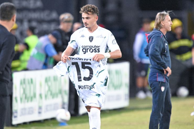 Sebastiano Esposito festeggia dopo un gol