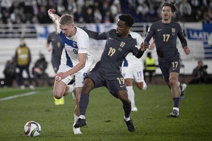 Angel Gomes in campo con l'Inghilterra