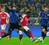 Bisseck in azione contro l'Arsenal