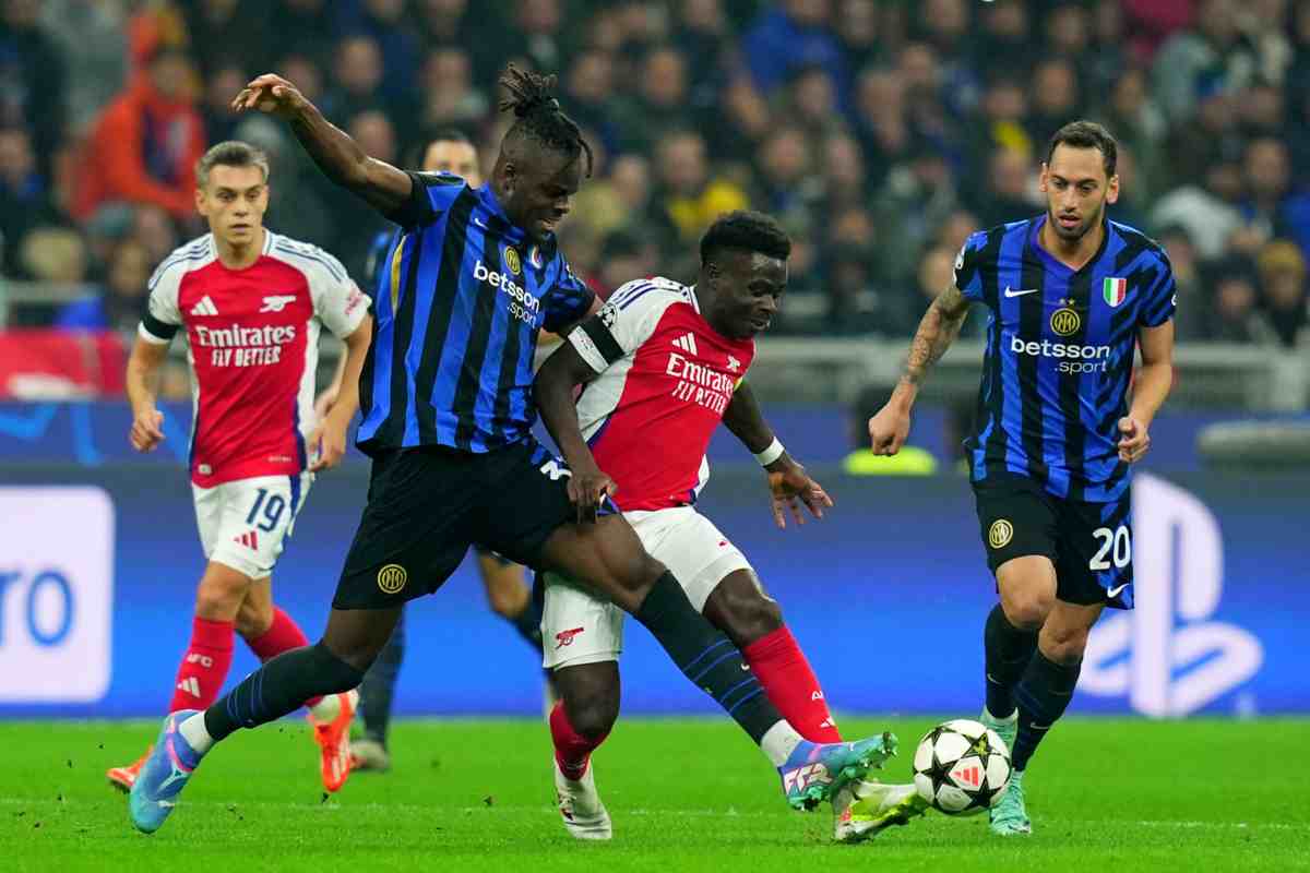 Intervento di Bisseck contro l'Arsenal