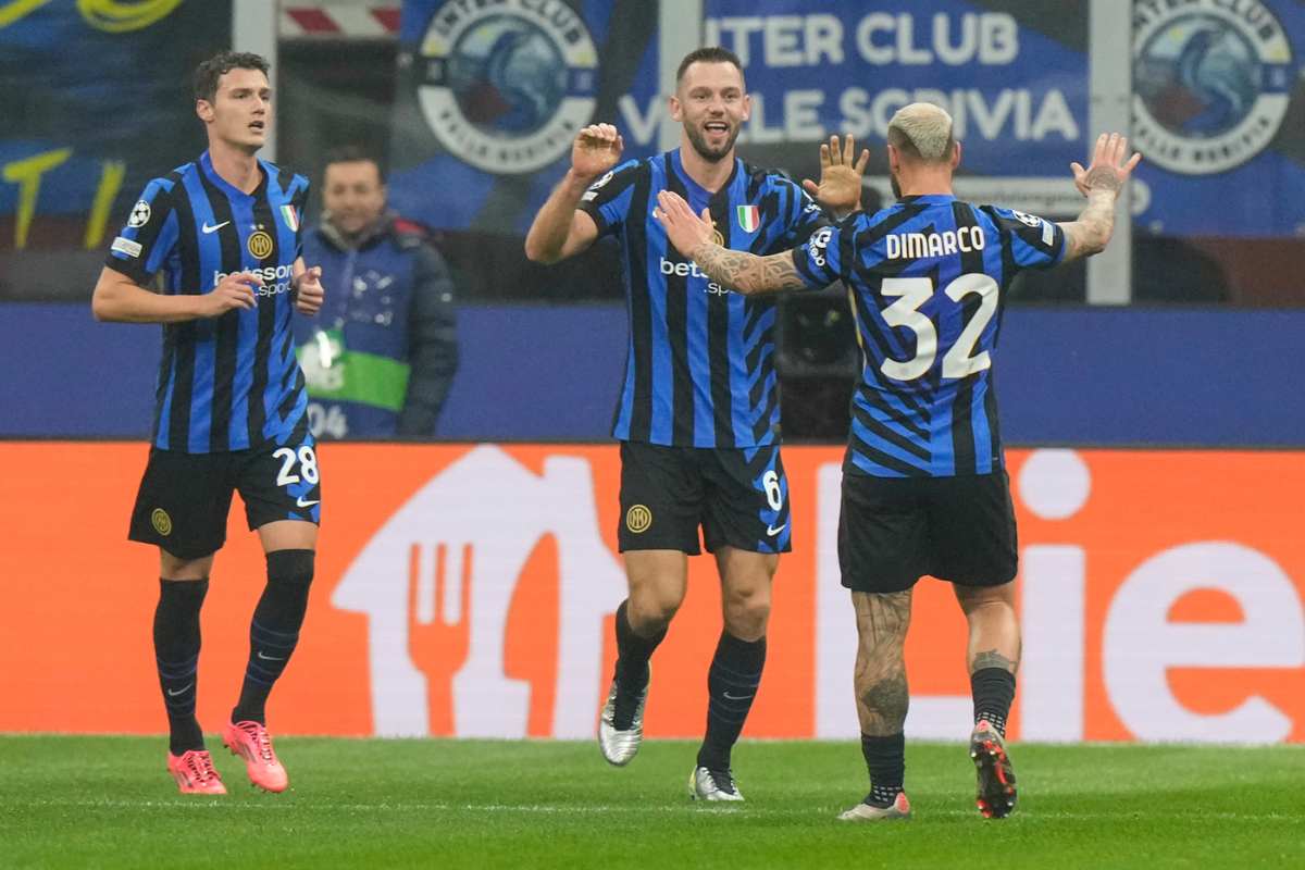 De Vrij e Dimarco dopo il gol dell'Inter al Lipsia