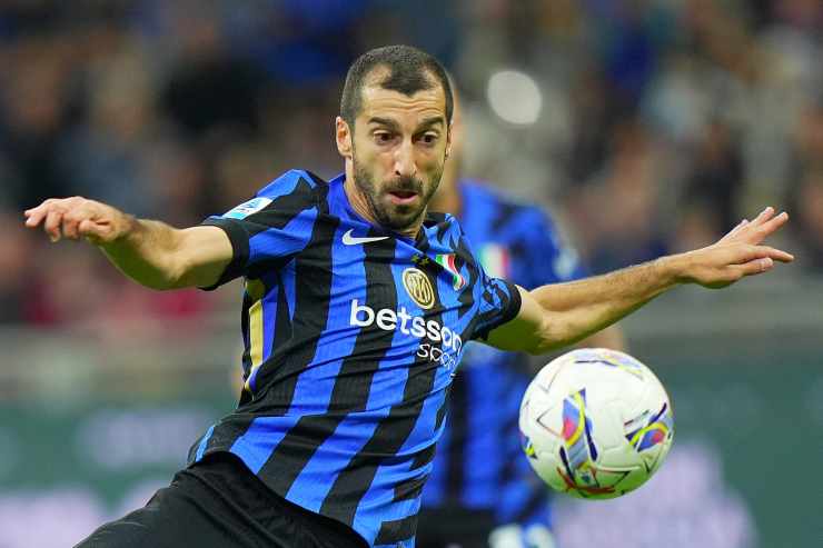 Mkhitaryan in azione con l'Inter