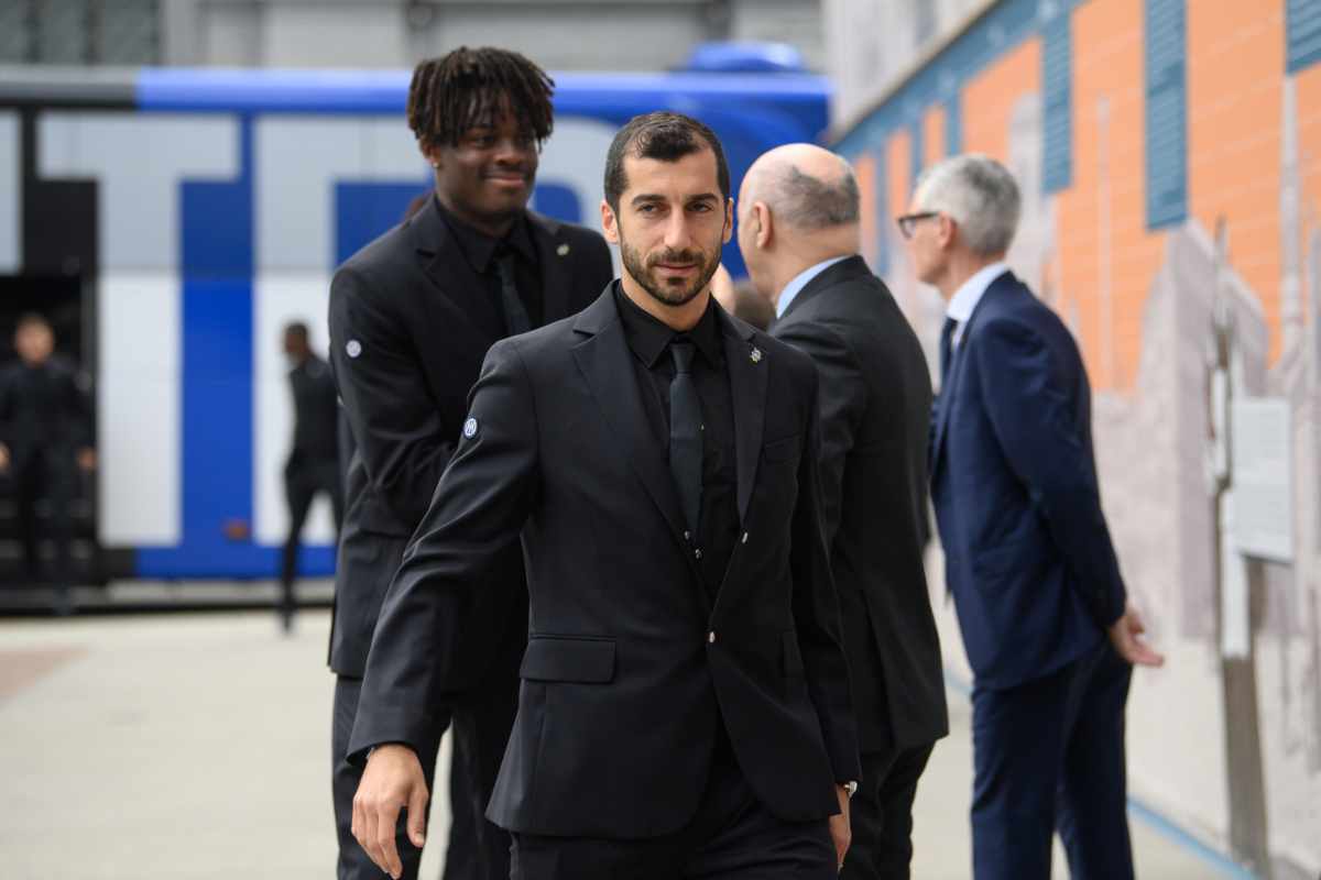 Mkhitaryan in abito