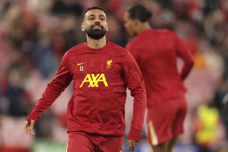 Il riscaldamento di Salah con il Liverpool