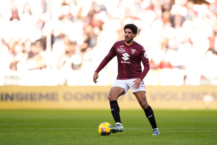 Il difensore del Torino, Saul Coco, in azione