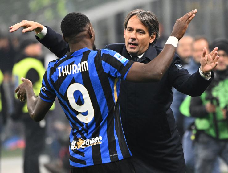 Marcus Thuram abbraccia Simone Inzaghi