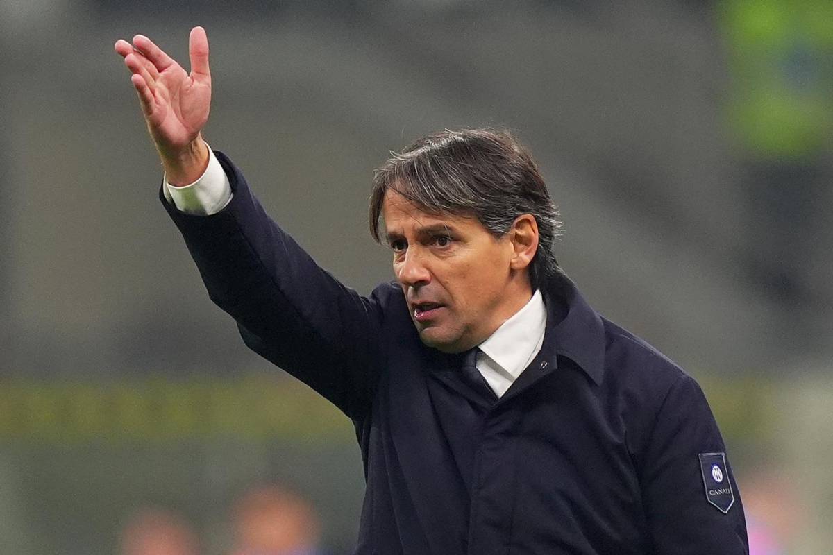 Simone Inzaghi mentre allena