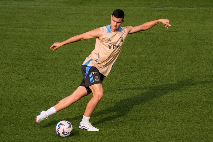 Valentin Carboni con la maglia dell'Argentina