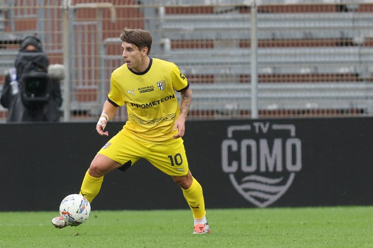 Adrian Bernabè in azione con la maglia del Parma