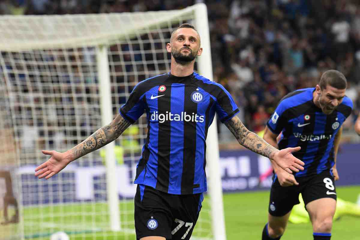 Brozovic esulta con la maglia dell'Inter