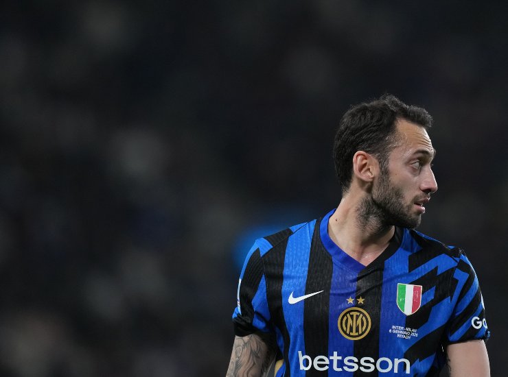 Calhanoglu con la maglia dell'Inter