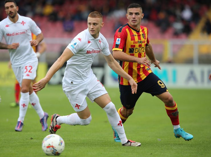 Pietro Comuzzo in azione con la maglia della Fiorentina