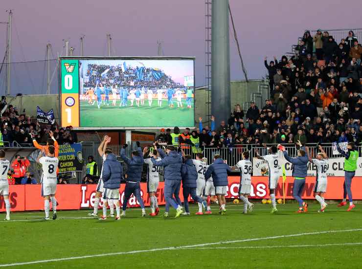 L'Inter festeggia con i propri tifosi