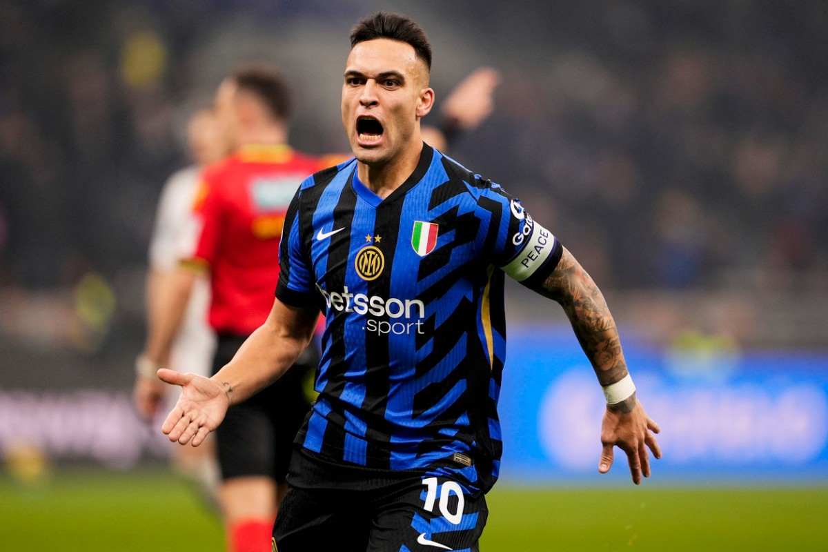 Lautaro Martinez esulta dopo un gol