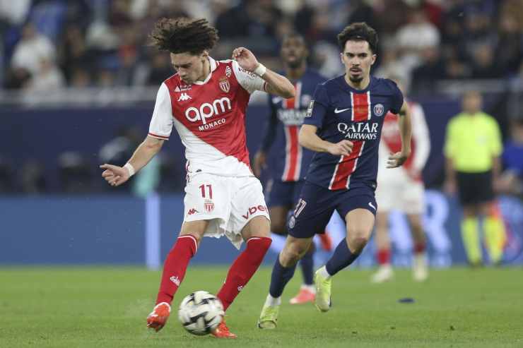 Akliouche in campo contro il PSG