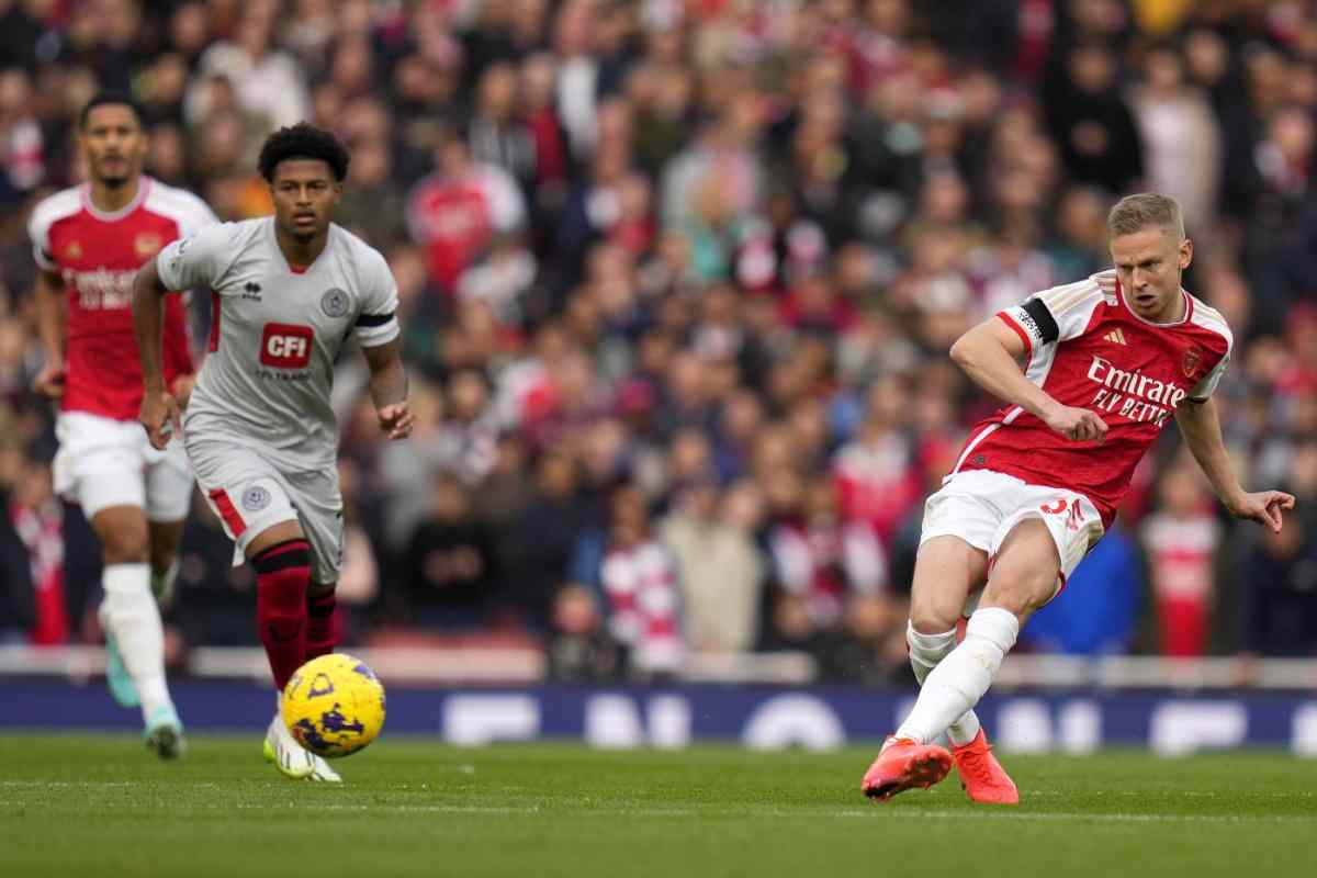 Oleksandr Zinchenko in campo con l'Arsenal