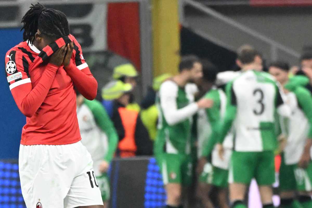 Leao e i giocatori del Feyenoord in Champions