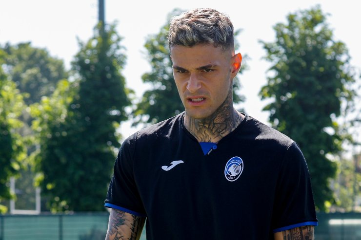 Gianluca Scamacca con la divisa di allenamento dell'Atalanta