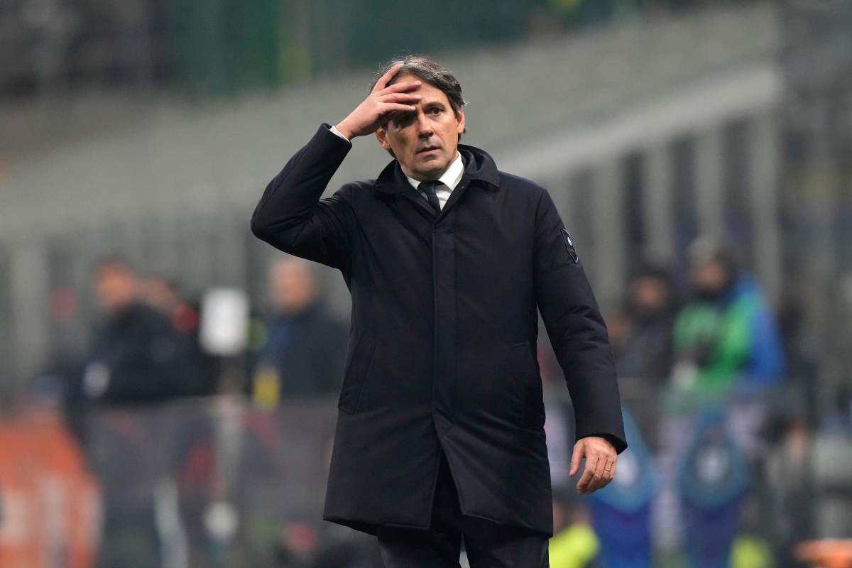 Simone Inzaghi con le mani in testa