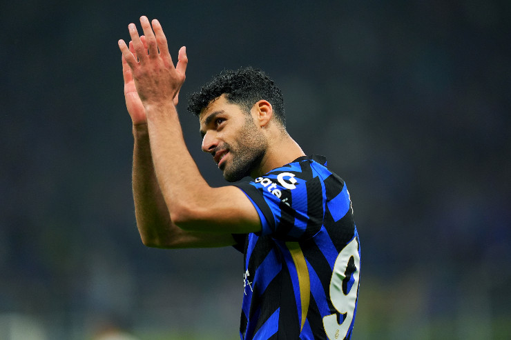 Mehdi Taremi con la maglia dell'Inter