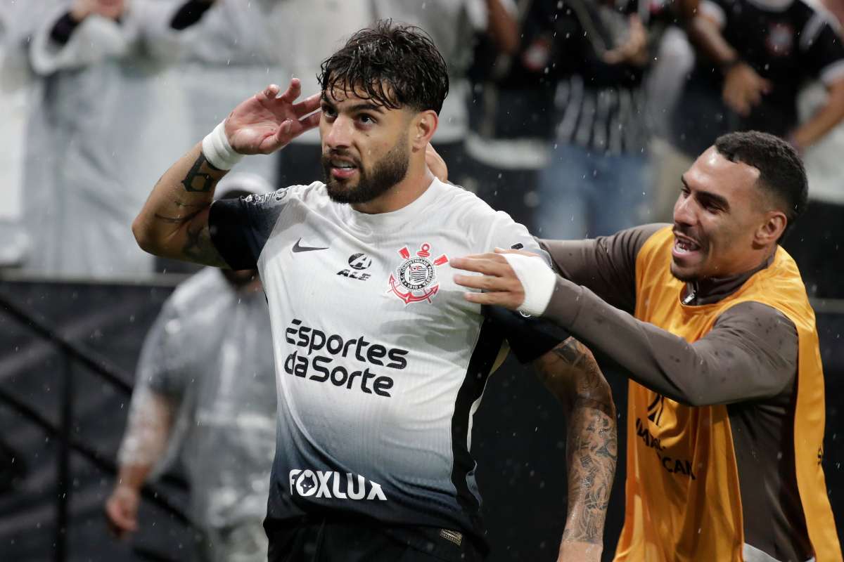 Yuri Alberto esulta dopo un gol col Corinthians