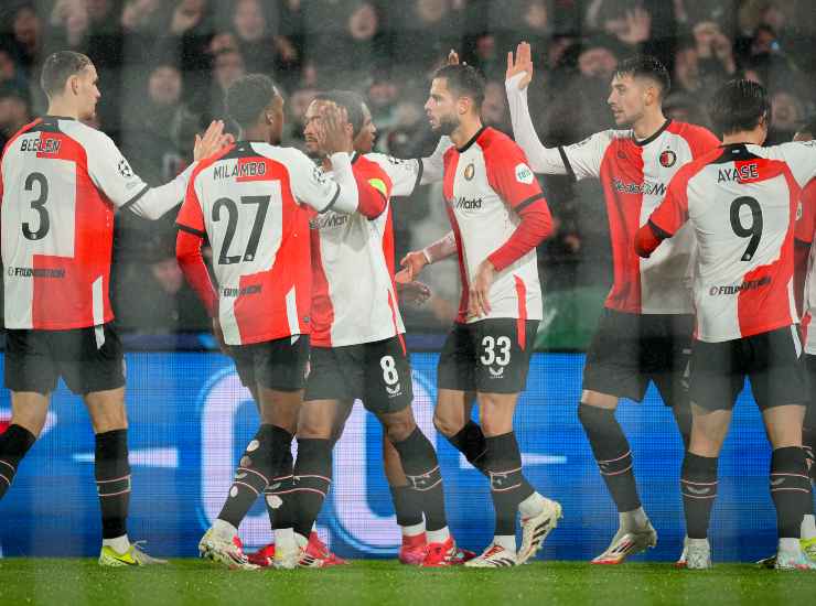 Il Feyenoord esulta dopo un gol