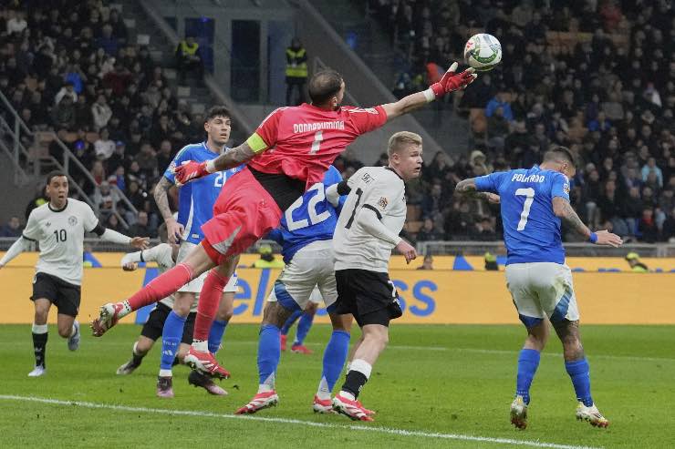 Donnarumma su azione 