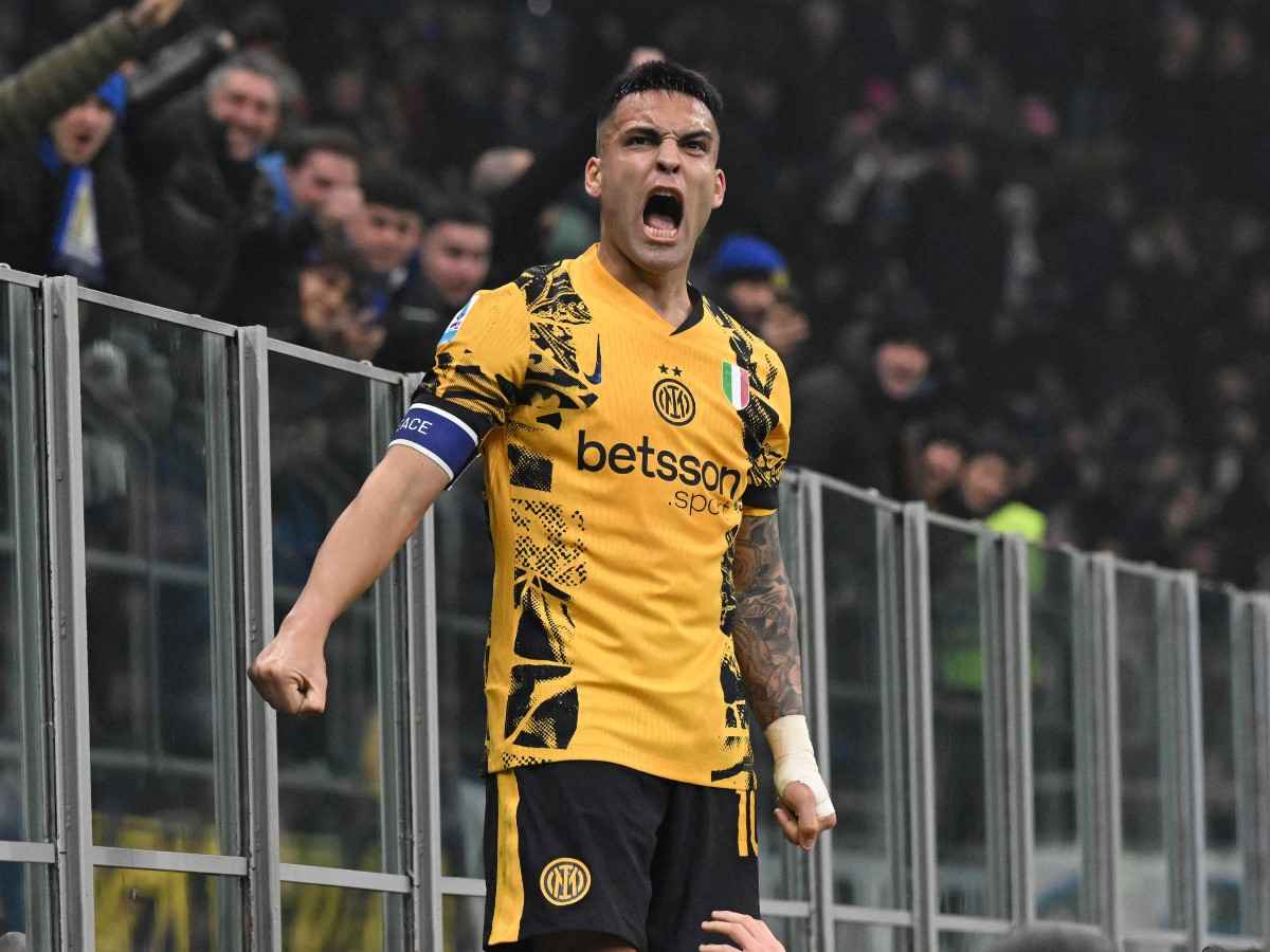 Lautaro Martinez esulta a San Siro