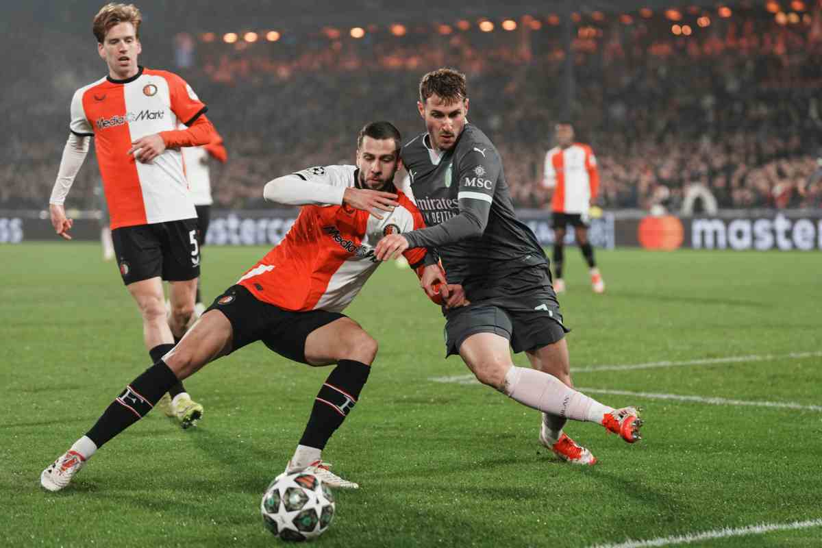 David Hancko contrasta Santiago Gimenez in Feyenoord-Milan