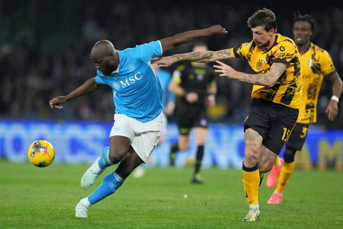 Acerbi contro Lukaku in Napoli-Inter