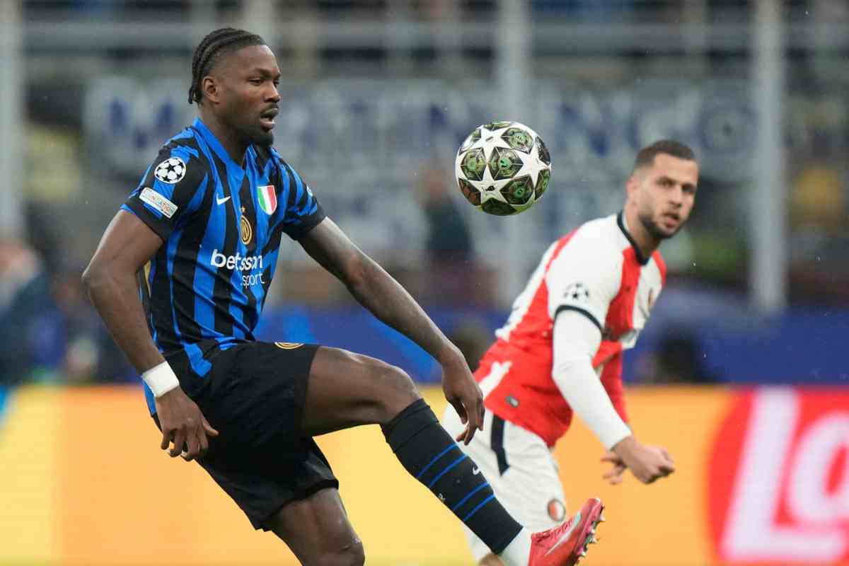 Marcus Thuram e sullo sfondo David Hancko in Inter-Feyenoord