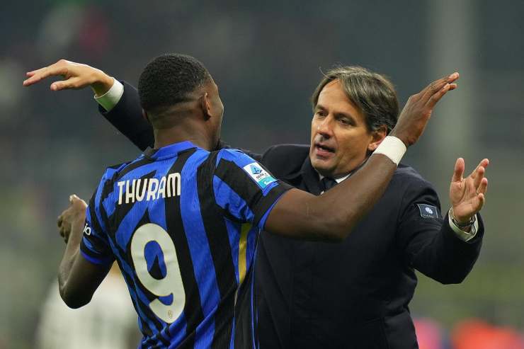 Abbraccio tra Thuram e Inzaghi